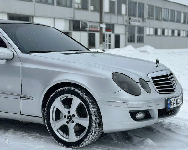 Серый Мерседес Е-Класс, объемом двигателя 3.2 л и пробегом 454 тыс. км за 8000 $, фото 6 на Automoto.ua