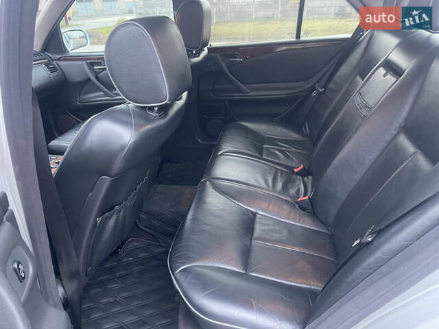 Серый Мерседес Е-Класс, объемом двигателя 3.23 л и пробегом 490 тыс. км за 4400 $, фото 18 на Automoto.ua