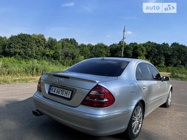 Сірий Мерседес Е-Клас, об'ємом двигуна 2.2 л та пробігом 300 тис. км за 8000 $, фото 8 на Automoto.ua