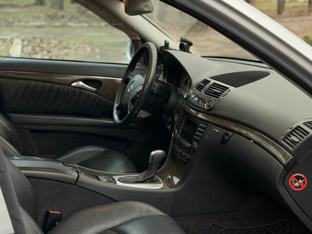 Сірий Мерседес Е-Клас, об'ємом двигуна 2.7 л та пробігом 335 тис. км за 4750 $, фото 18 на Automoto.ua