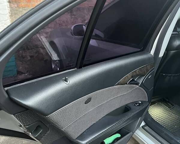Сірий Мерседес Е-Клас, об'ємом двигуна 2.1 л та пробігом 250 тис. км за 5700 $, фото 5 на Automoto.ua