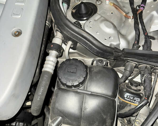 Серый Мерседес Е-Класс, объемом двигателя 2.2 л и пробегом 340 тыс. км за 6300 $, фото 16 на Automoto.ua