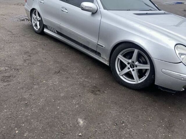 Серый Мерседес Е-Класс, объемом двигателя 3.2 л и пробегом 270 тыс. км за 4500 $, фото 3 на Automoto.ua