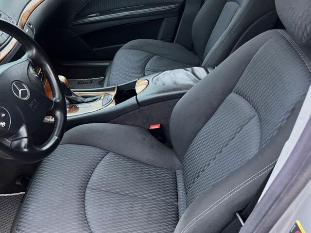 Мерседес Е-Клас 2002 у Черкасах на Automoto.ua Сірий Мерседес Е-Клас, об'ємом двигуна 2.7 л та пробігом 310 тис. км за 6700 $, фото 4 на Automoto.ua