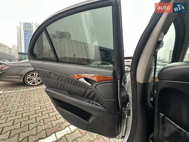 Серый Мерседес Е-Класс, объемом двигателя 2.4 л и пробегом 400 тыс. км за 4800 $, фото 10 на Automoto.ua