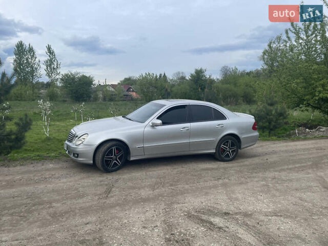 Серый Мерседес Е-Класс, объемом двигателя 1.8 л и пробегом 300 тыс. км за 6000 $, фото 1 на Automoto.ua