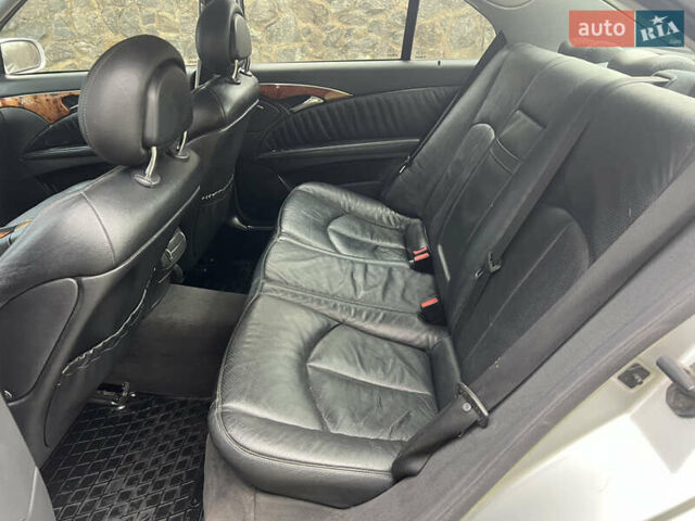 Сірий Мерседес Е-Клас, об'ємом двигуна 2.69 л та пробігом 315 тис. км за 5500 $, фото 47 на Automoto.ua