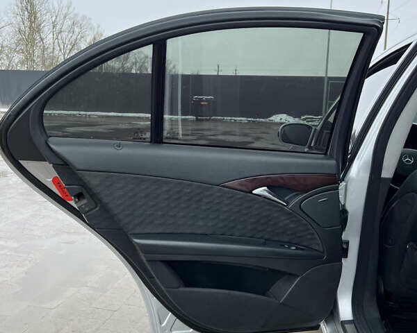 Серый Мерседес Е-Класс, объемом двигателя 2.2 л и пробегом 352 тыс. км за 5200 $, фото 16 на Automoto.ua