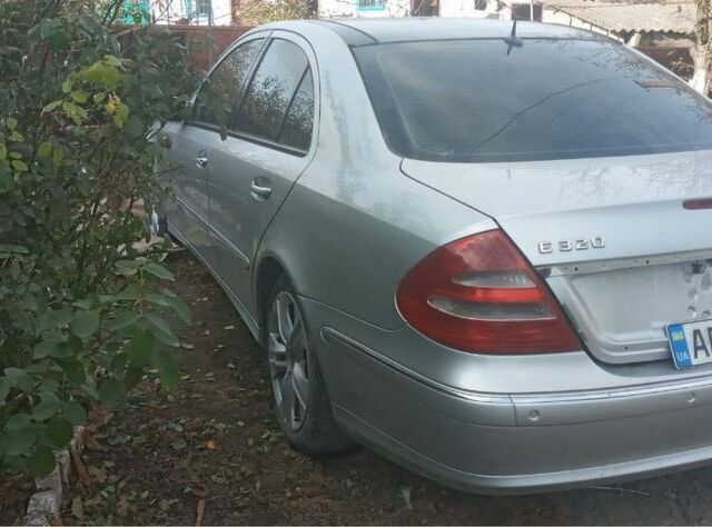 Серый Мерседес Е-Класс, объемом двигателя 3.2 л и пробегом 300 тыс. км за 2600 $, фото 13 на Automoto.ua