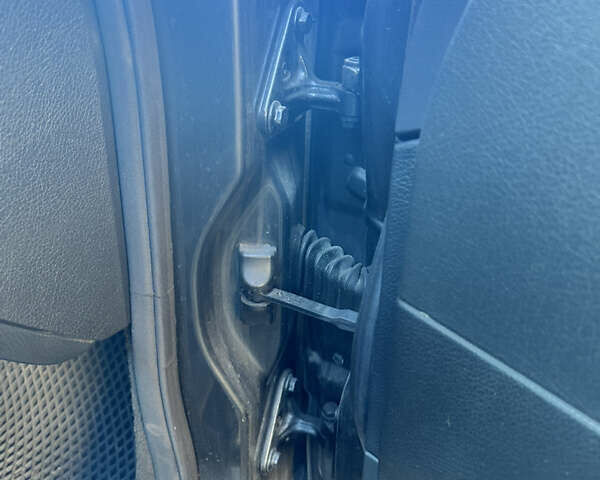 Серый Мерседес Е-Класс, объемом двигателя 2.6 л и пробегом 380 тыс. км за 5900 $, фото 18 на Automoto.ua