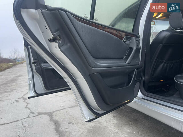 Серый Мерседес Е-Класс, объемом двигателя 3.23 л и пробегом 490 тыс. км за 4400 $, фото 14 на Automoto.ua