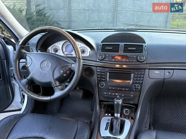 Серый Мерседес Е-Класс, объемом двигателя 5 л и пробегом 280 тыс. км за 6499 $, фото 19 на Automoto.ua