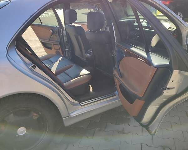 Сірий Мерседес Е-Клас, об'ємом двигуна 2.15 л та пробігом 499 тис. км за 5400 $, фото 12 на Automoto.ua