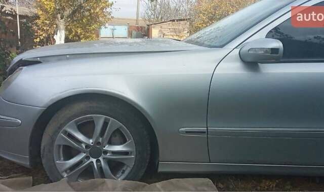 Серый Мерседес Е-Класс, объемом двигателя 3.2 л и пробегом 300 тыс. км за 2600 $, фото 16 на Automoto.ua