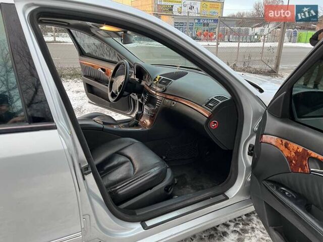 Сірий Мерседес Е-Клас, об'ємом двигуна 2.8 л та пробігом 327 тис. км за 5490 $, фото 18 на Automoto.ua