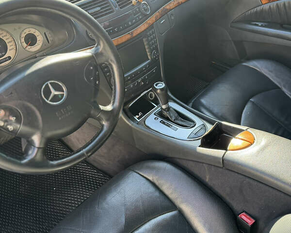 Серый Мерседес Е-Класс, объемом двигателя 5 л и пробегом 290 тыс. км за 8750 $, фото 23 на Automoto.ua