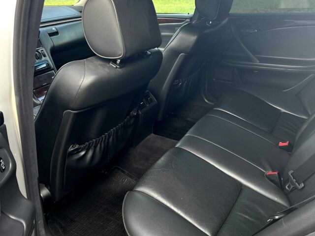 Серый Мерседес Е-Класс, объемом двигателя 2.2 л и пробегом 300 тыс. км за 4600 $, фото 7 на Automoto.ua