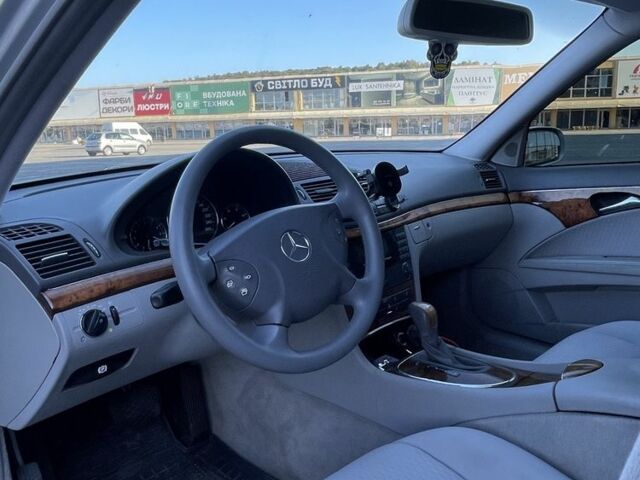 Сірий Мерседес Е-Клас, об'ємом двигуна 2.1 л та пробігом 340 тис. км за 6500 $, фото 13 на Automoto.ua