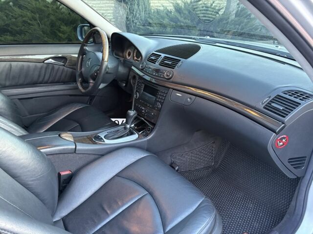 Сірий Мерседес Е-Клас, об'ємом двигуна 5 л та пробігом 280 тис. км за 6499 $, фото 16 на Automoto.ua