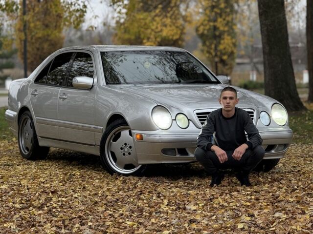 Серый Мерседес Е-Класс, объемом двигателя 3.2 л и пробегом 399 тыс. км за 3500 $, фото 11 на Automoto.ua