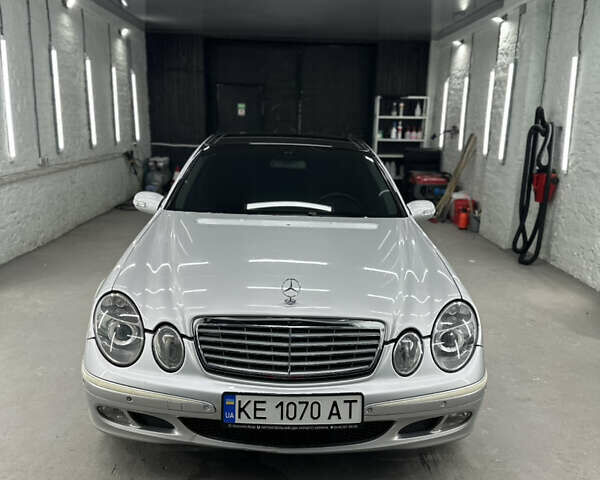 Серый Мерседес Е-Класс, объемом двигателя 4.97 л и пробегом 286 тыс. км за 8200 $, фото 3 на Automoto.ua