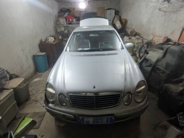 Мерседес Е-Клас 2002 у Чернівцях на Automoto.ua Сірий Мерседес Е-Клас, об'ємом двигуна 0 л та пробігом 280 тис. км за 4554 $, фото 2 на Automoto.ua