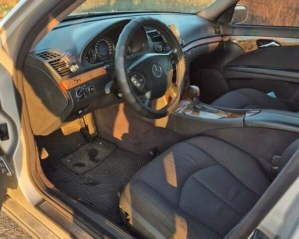 Серый Мерседес Е-Класс, объемом двигателя 2.69 л и пробегом 370 тыс. км за 7500 $, фото 14 на Automoto.ua