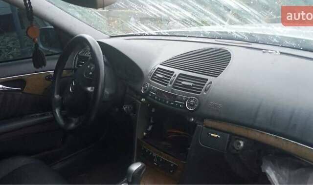 Серый Мерседес Е-Класс, объемом двигателя 3.2 л и пробегом 300 тыс. км за 2600 $, фото 11 на Automoto.ua