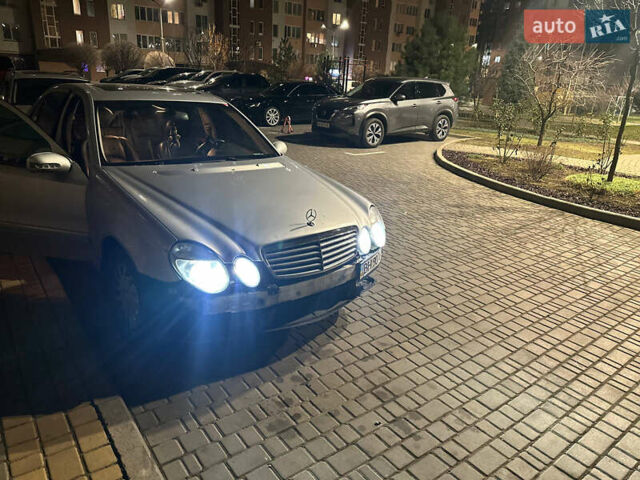Сірий Мерседес Е-Клас, об'ємом двигуна 2.6 л та пробігом 300 тис. км за 5500 $, фото 1 на Automoto.ua