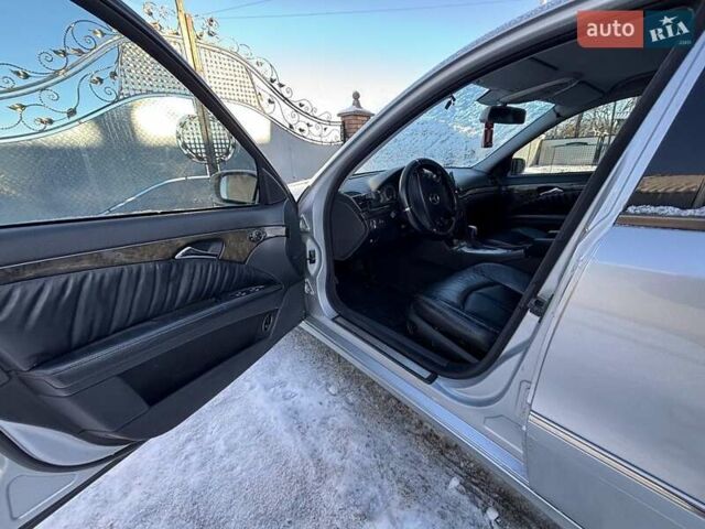 Сірий Мерседес Е-Клас, об'ємом двигуна 2.7 л та пробігом 300 тис. км за 6200 $, фото 10 на Automoto.ua