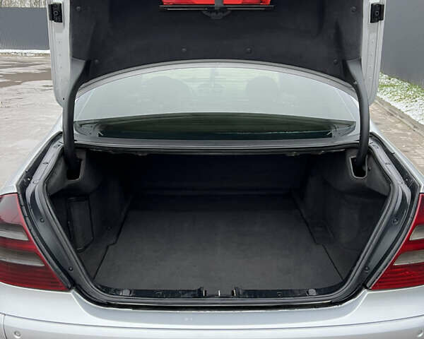 Серый Мерседес Е-Класс, объемом двигателя 2.2 л и пробегом 352 тыс. км за 5200 $, фото 19 на Automoto.ua