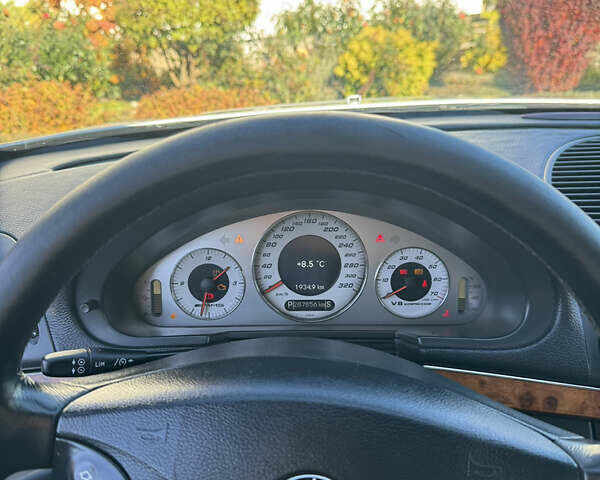 Серый Мерседес Е-Класс, объемом двигателя 5 л и пробегом 290 тыс. км за 8750 $, фото 7 на Automoto.ua