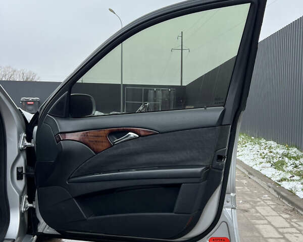 Серый Мерседес Е-Класс, объемом двигателя 2.2 л и пробегом 352 тыс. км за 5200 $, фото 15 на Automoto.ua