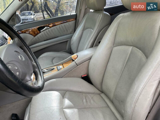 Мерседес Е-Класс 2002 в Остоге на Automoto.ua Серый Мерседес Е-Класс, объемом двигателя 2.15 л и пробегом 377 тыс. км за 4750 $, фото 31 на Automoto.ua