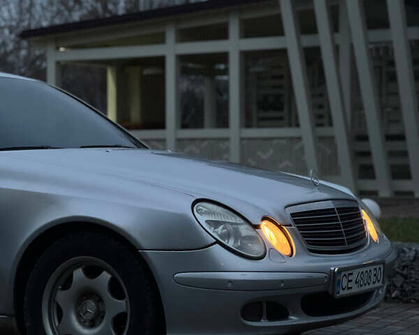 Серый Мерседес Е-Класс, объемом двигателя 2.2 л и пробегом 356 тыс. км за 5399 $, фото 2 на Automoto.ua