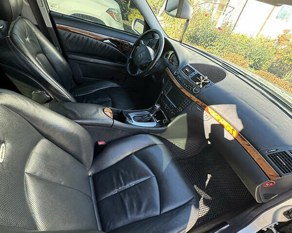 Серый Мерседес Е-Класс, объемом двигателя 5 л и пробегом 290 тыс. км за 8750 $, фото 18 на Automoto.ua