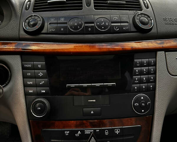 Серый Мерседес Е-Класс, объемом двигателя 2.2 л и пробегом 360 тыс. км за 5450 $, фото 36 на Automoto.ua