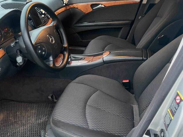 Серый Мерседес Е-Класс, объемом двигателя 2.1 л и пробегом 330 тыс. км за 6200 $, фото 6 на Automoto.ua