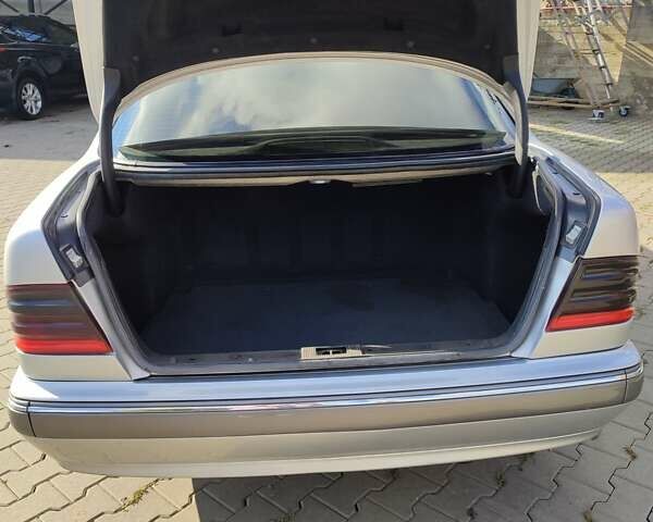 Сірий Мерседес Е-Клас, об'ємом двигуна 2.15 л та пробігом 499 тис. км за 5400 $, фото 4 на Automoto.ua