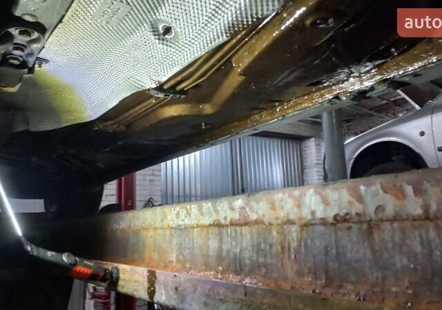 Сірий Мерседес Е-Клас, об'ємом двигуна 2.69 л та пробігом 274 тис. км за 7250 $, фото 27 на Automoto.ua