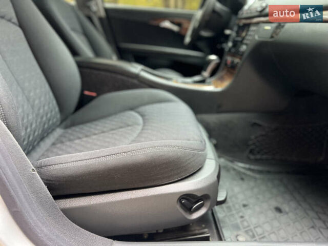 Серый Мерседес Е-Класс, объемом двигателя 2.15 л и пробегом 320 тыс. км за 4999 $, фото 30 на Automoto.ua