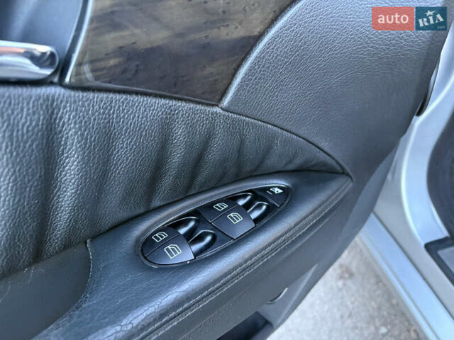 Серый Мерседес Е-Класс, объемом двигателя 5 л и пробегом 280 тыс. км за 6499 $, фото 20 на Automoto.ua