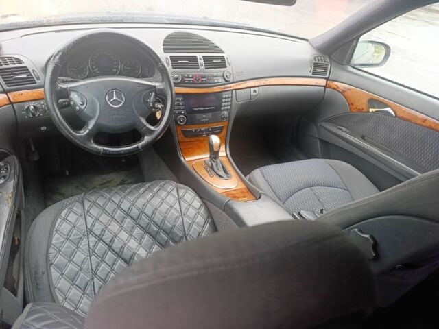 Сірий Мерседес Е-Клас, об'ємом двигуна 2.7 л та пробігом 350 тис. км за 5800 $, фото 5 на Automoto.ua