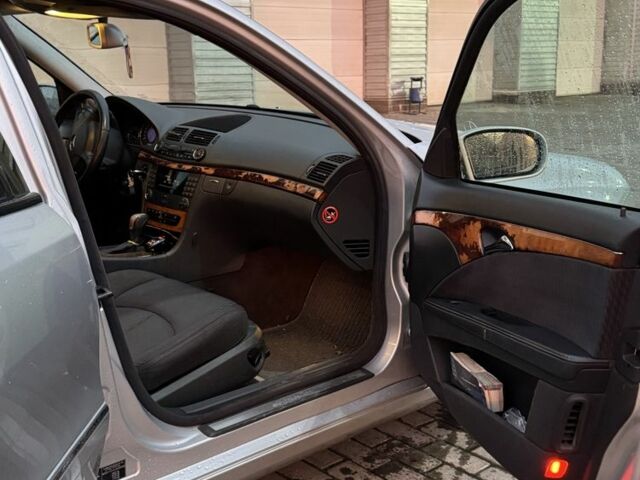 Серый Мерседес Е-Класс, объемом двигателя 2.7 л и пробегом 428 тыс. км за 6400 $, фото 7 на Automoto.ua