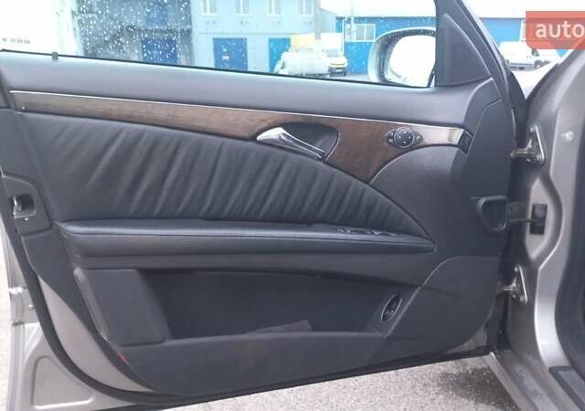 Сірий Мерседес Е-Клас, об'ємом двигуна 2.69 л та пробігом 274 тис. км за 7250 $, фото 21 на Automoto.ua