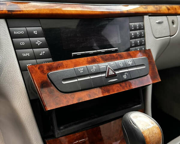 Серый Мерседес Е-Класс, объемом двигателя 2.2 л и пробегом 360 тыс. км за 5450 $, фото 35 на Automoto.ua