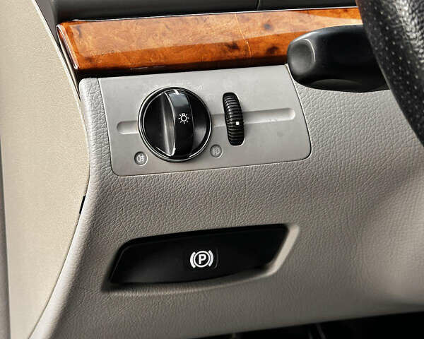 Серый Мерседес Е-Класс, объемом двигателя 2.15 л и пробегом 412 тыс. км за 5499 $, фото 30 на Automoto.ua