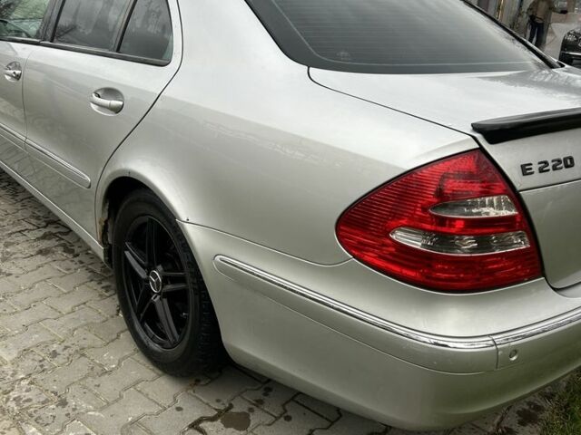 Серый Мерседес Е-Класс, объемом двигателя 2.1 л и пробегом 326 тыс. км за 7000 $, фото 5 на Automoto.ua