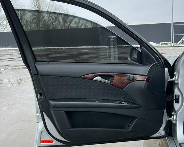 Серый Мерседес Е-Класс, объемом двигателя 2.2 л и пробегом 352 тыс. км за 5200 $, фото 14 на Automoto.ua