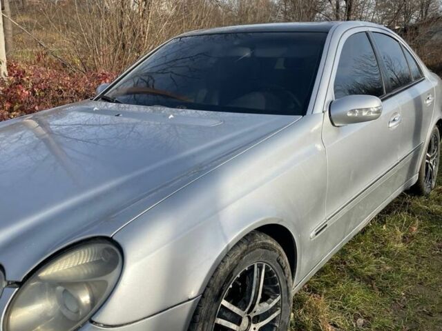 Сірий Мерседес Е-Клас, об'ємом двигуна 2.6 л та пробігом 100 тис. км за 4400 $, фото 3 на Automoto.ua